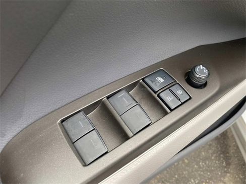 Used 2021 Toyota Camry SE image 13
