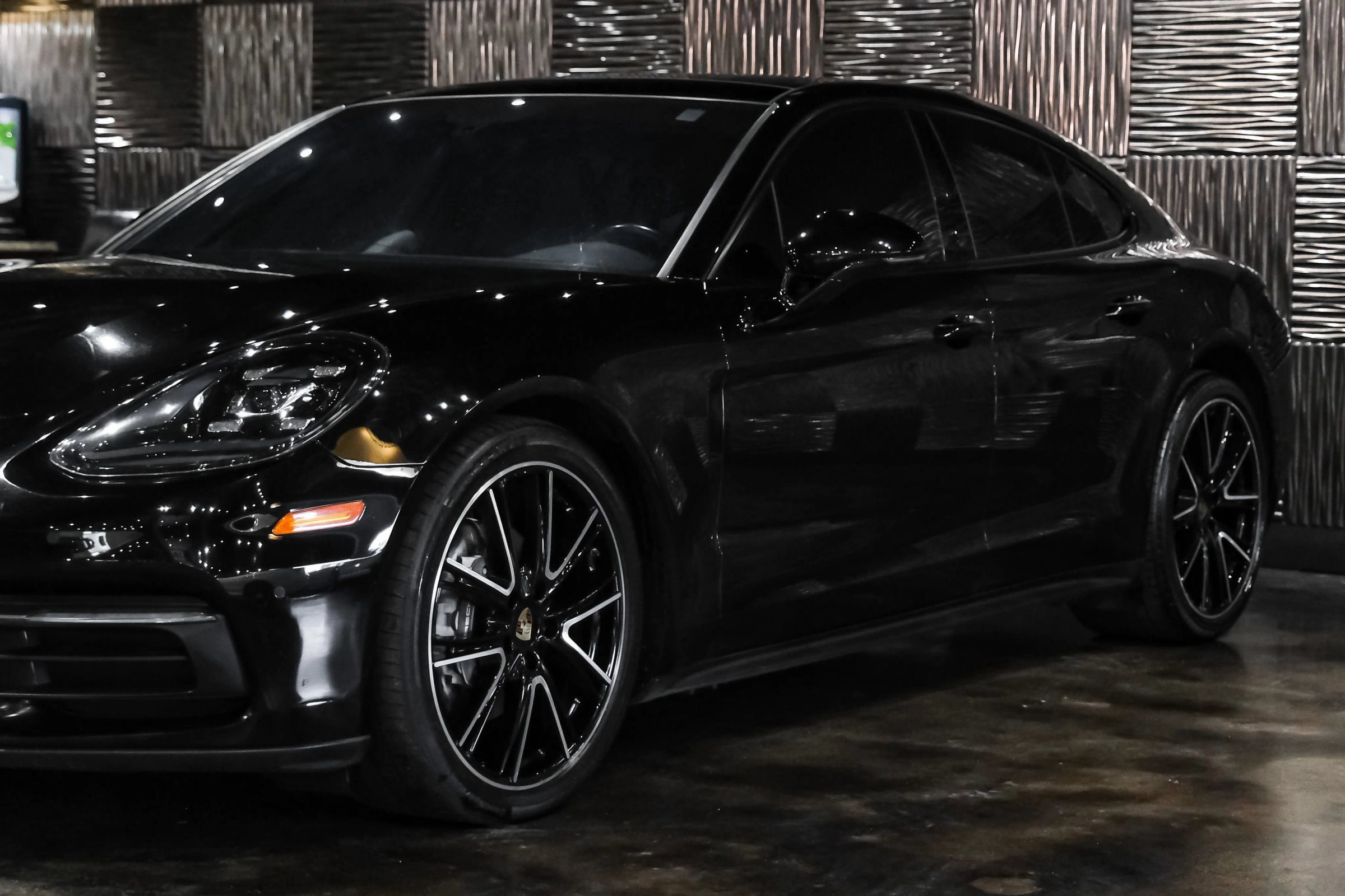 Used 2019 Porsche Panamera 4 AWD/4WD image 8