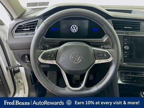 Used 2022 Volkswagen Tiguan SE AWD/4WD image 15