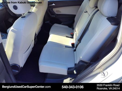 Used 2021 Volkswagen Tiguan SE w/ Panoramic Sunroof Package image 12