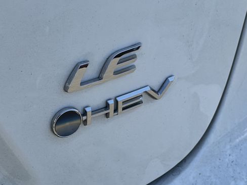 Used 2025 Toyota Corolla LE FWD image 5