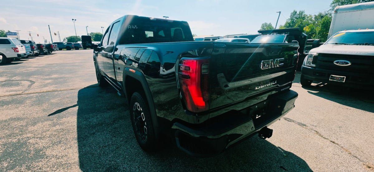 Used 2024 GMC Sierra 2500 Denali AWD/4WD image 3
