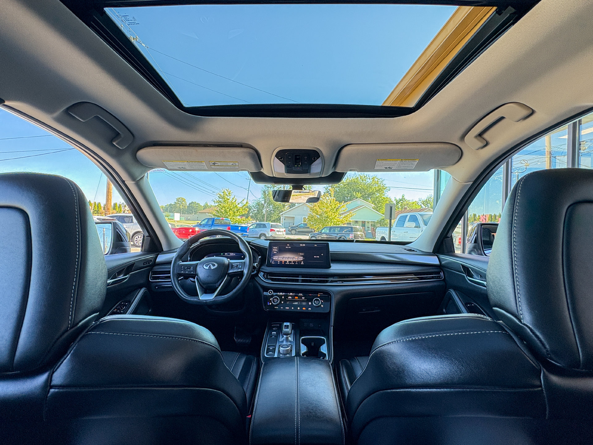 Used 2023 INFINITI QX60 Luxe w/ Cargo Package AWD/4WD image 2