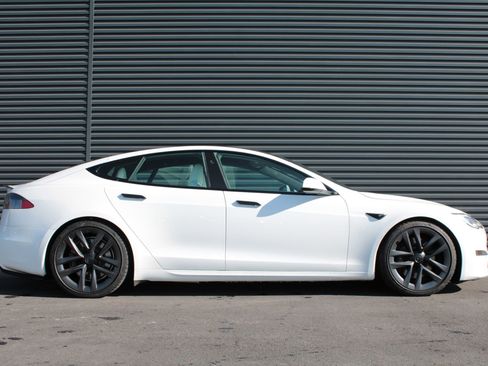 Used 2021 Tesla Model S Plaid image 4