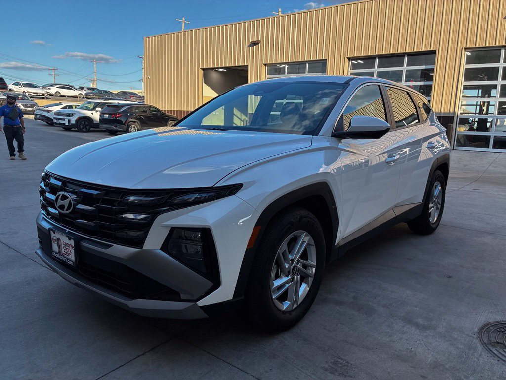 Used 2026 Hyundai Tucson SE FWD image 1