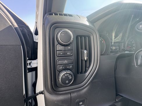 New 2025 Chevrolet Silverado 1500 Custom image 12