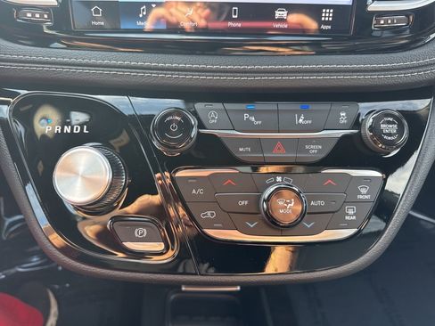 New 2026 Chrysler Pacifica Select image 16