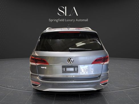 Used 2022 Volkswagen Taos SE w/ Panoramic Sunroof Package AWD/4WD image 6