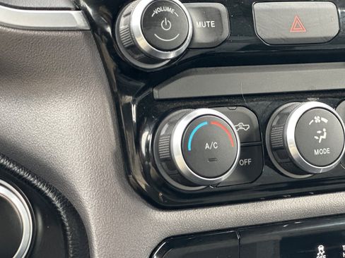 Used 2022 RAM 1500 Big Horn image 28