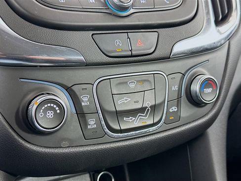 Used 2022 Chevrolet Equinox LT image 23