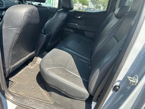 Used 2019 Toyota Tacoma TRD Off-Road w/ TRD Premium Off Road Package AWD/4WD image 7