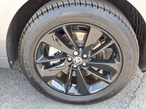 Certified 2025 Jaguar F-PACE R-Dynamic S image 12