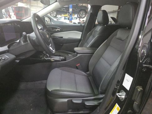 Used 2025 Chevrolet Trax LT w/ LT Convenience Package image 5