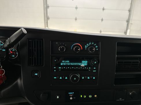 Used 2020 Chevrolet Express 2500 image 24