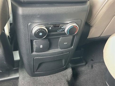 Used 2023 Ford Explorer XLT image 18