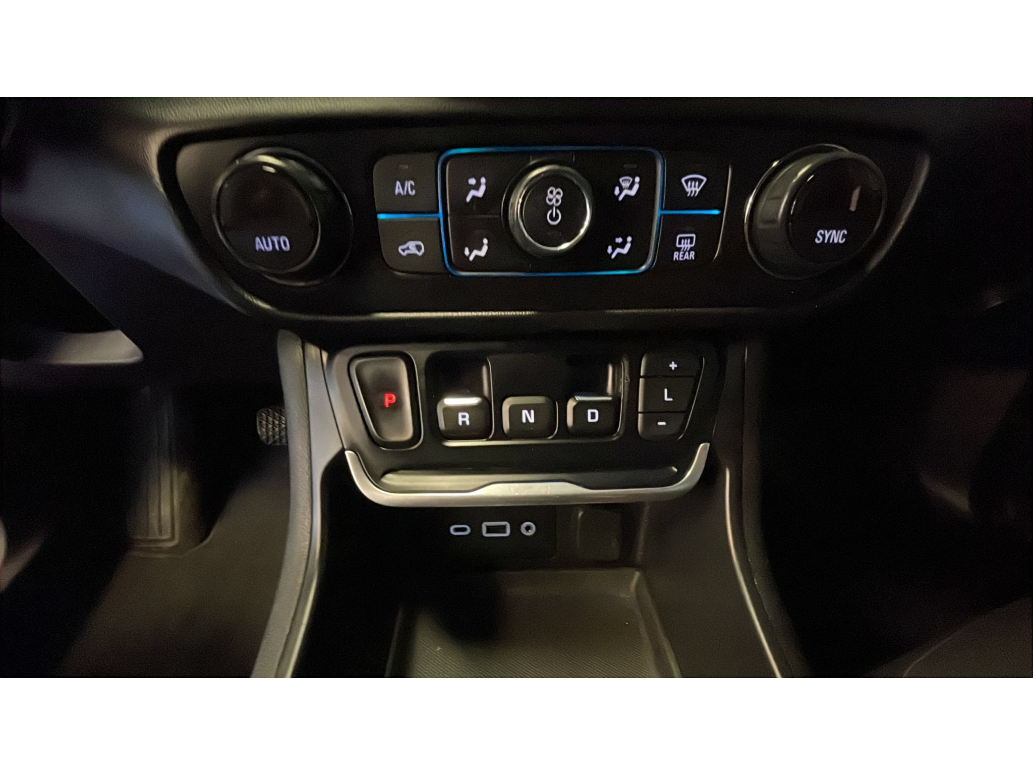 Used 2018 GMC Terrain SLE w/ Driver Convenience Package AWD/4WD image 13
