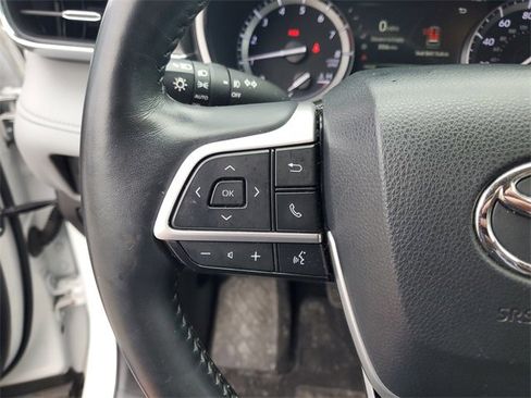 Used 2022 Toyota Highlander Platinum image 18
