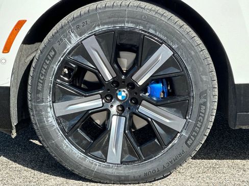 Used 2024 BMW iX xDrive50 w/ Sport Package AWD/4WD image 33