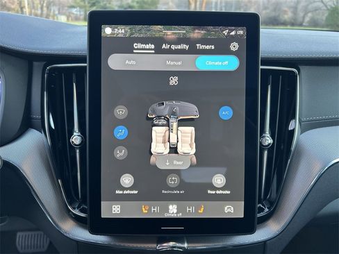 New 2026 Volvo XC60 B5 Ultra w/ Climate Package image 21