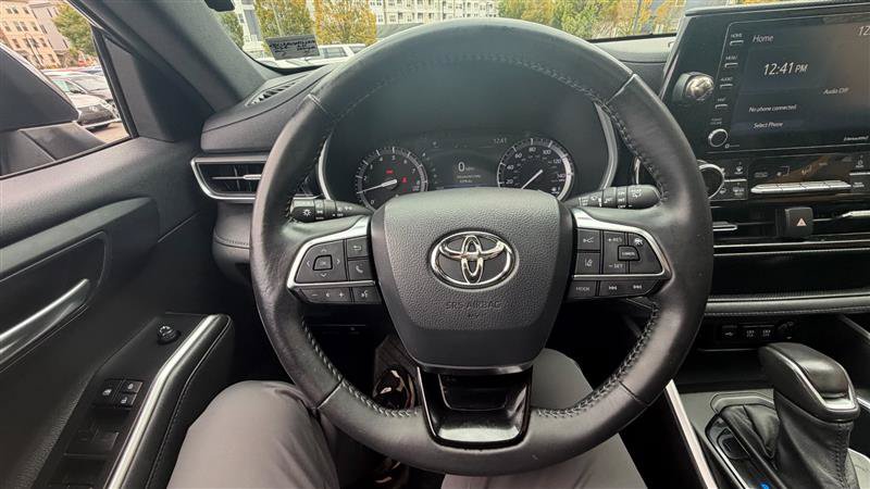 Used 2021 Toyota Highlander XSE FWD image 37