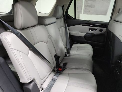 Used 2025 Honda Pilot Touring image 18