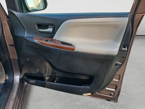 Used 2020 Toyota Sienna Limited AWD/4WD image 34