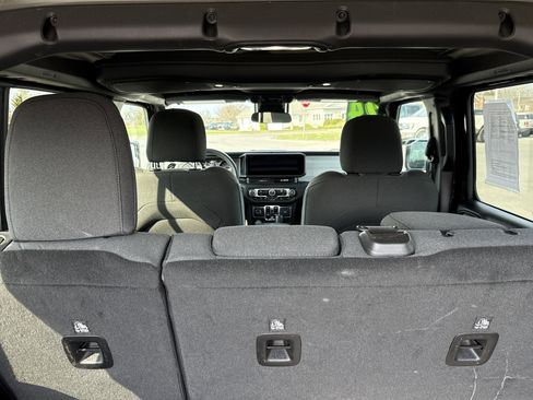 Used 2024 Jeep Wrangler Unlimited Sport AWD/4WD image 9
