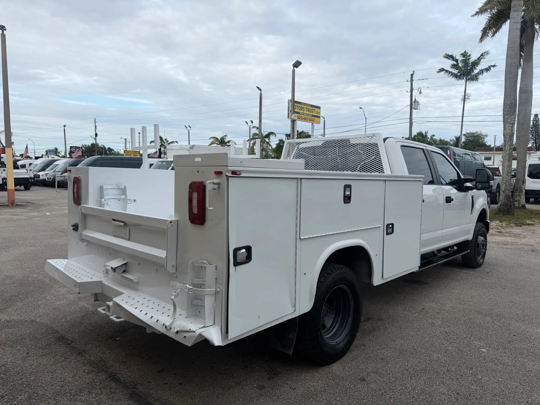 Used 2019 Ford F350 4x4 Crew Cab XL DRW w/ Power Equipment Group image 5