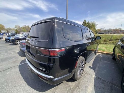 Used 2024 Jeep Wagoneer Series II w/ Flexible Seating Group image 12