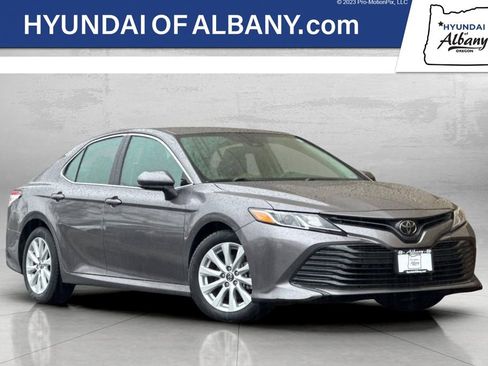 Used 2019 Toyota Camry LE image 1