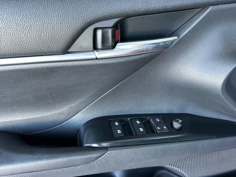 Certified 2018 Toyota Camry SE FWD image 10