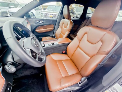 Used 2024 Volvo XC60 T8 Plus w/ Climate Package image 32