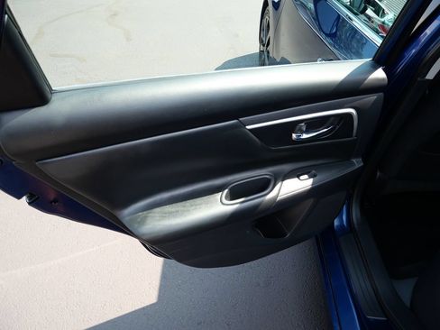 Used 2017 Nissan Altima 2.5 SR FWD image 16