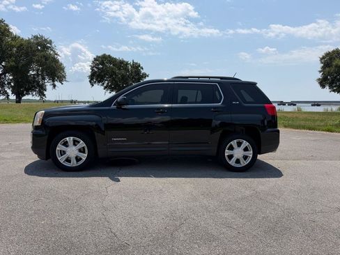 Used 2017 GMC Terrain SLE w/ Convenience Package FWD image 2