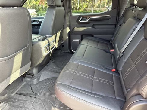 Used 2022 Chevrolet Silverado 1500 High Country w/ High Country Premium Package image 10