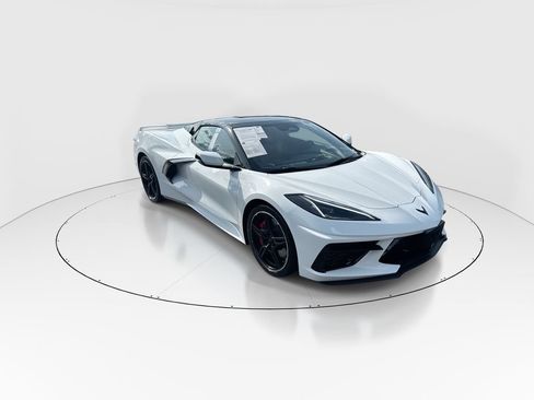 Used 2024 Chevrolet Corvette Stingray Premium Conv w/ Z51 Performance Package RWD image 2