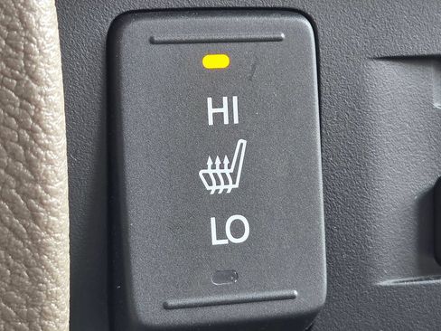Used 2016 Honda Pilot Touring image 11