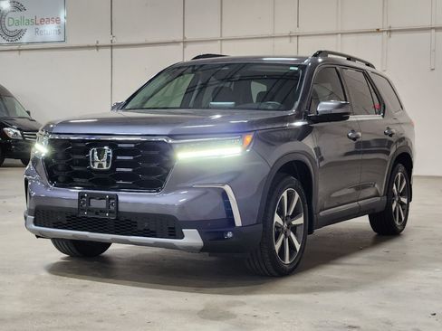 Used 2023 Honda Pilot Touring image 4