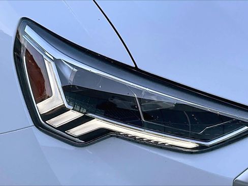 Certified 2025 Audi Q3 2.0T Premium w/ Convenience Package image 26