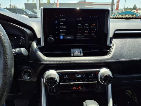 Used 2025 Toyota RAV4 XLE FWD image 22