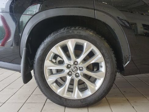 Used 2025 Toyota Highlander Limited AWD/4WD image 32