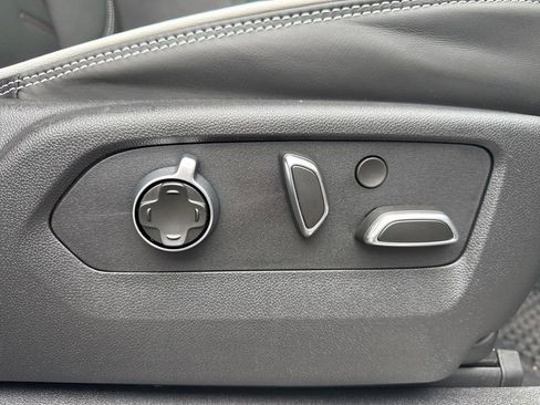 Used 2025 GMC Sierra 1500 AT4X image 32