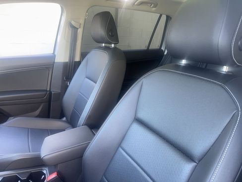 Used 2021 Volkswagen Tiguan SEL image 2