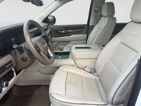 Used 2022 GMC Yukon XL Denali w/ Denali Premium Package image 10