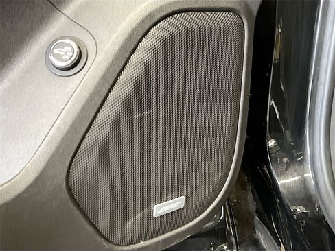 Used 2022 GMC Acadia Denali w/ Denali Ultimate Package image 19