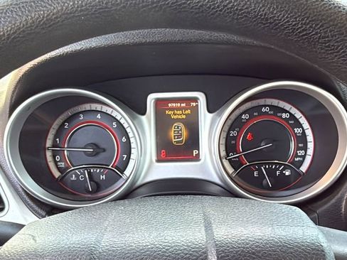 Used 2017 Dodge Journey SXT w/ Comfort/Convenience Group image 32