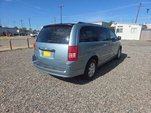 Used 2010 Chrysler Town & Country Touring FWD image 5