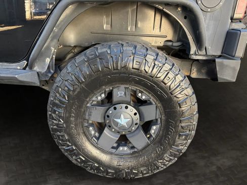 Used 2013 Jeep Wrangler Unlimited Rubicon w/ Connectivity Group AWD/4WD image 39
