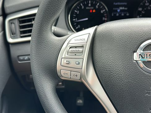 Used 2016 Nissan Rogue S AWD/4WD image 15