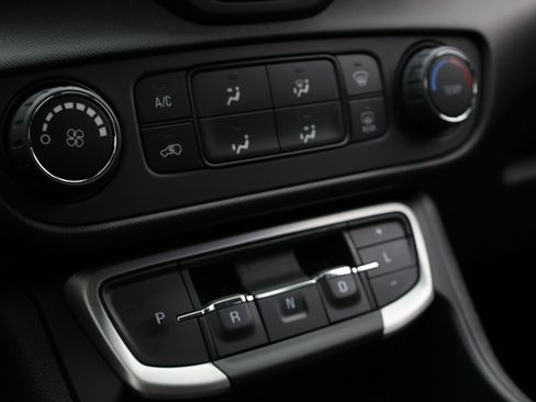 Used 2024 GMC Terrain SLE w/ Elevation Edition FWD image 23